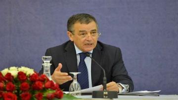 بوشوارب يطمئن عمال مركب 