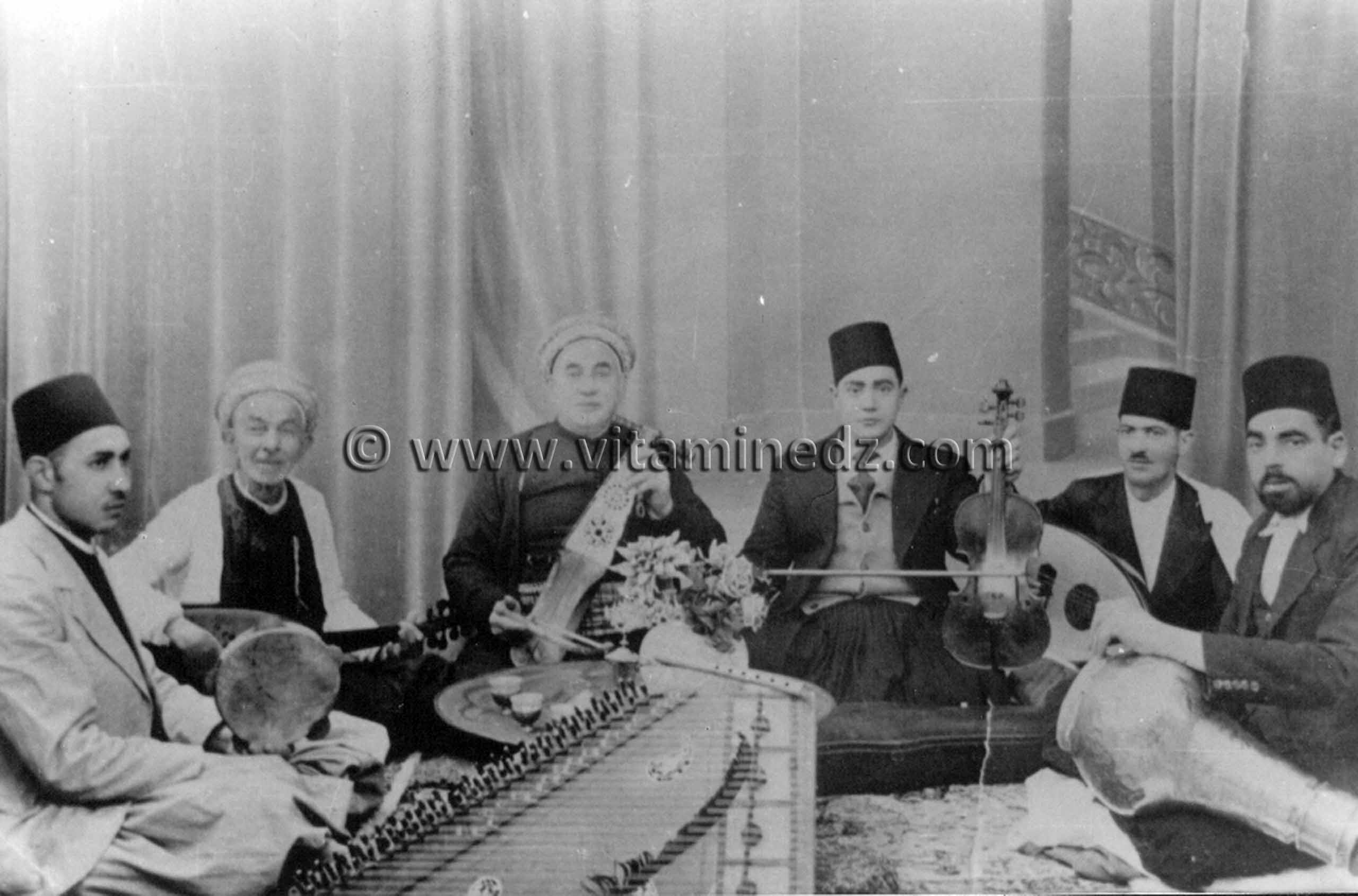 Musicien Cheikh Larbi Bensari : Un enregistrement en langue kabyle