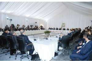 Une réunion expéditive et des v'ux