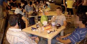 «المحشاشات» تغزو الأحياء الشعبية في الجزائر