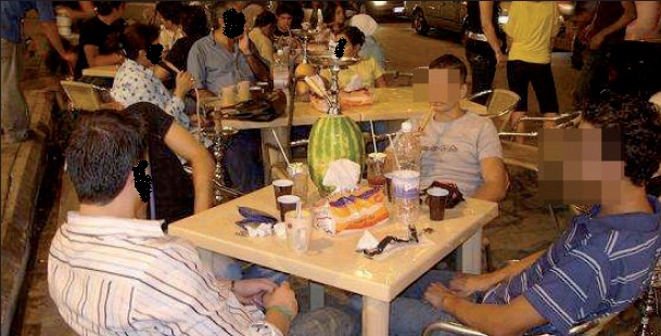 «المحشاشات» تغزو الأحياء الشعبية في الجزائر