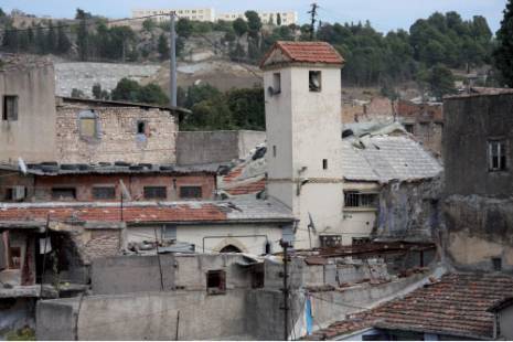 Des travaux à l'arrêt et des sites historiques menacés