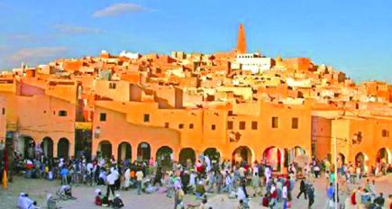 تجسيد عملية ترميم الحصون ودور العبادة بغرداية