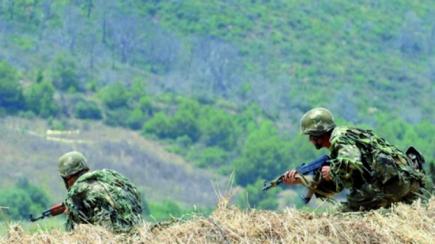 الجيش يوقف 8 مهربين ويحجز كمية معتبرة من الوقود بالجنوب وتلمسان