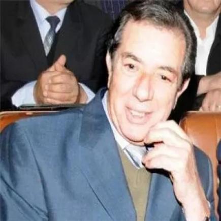 بن محمد يفضّل الإنجليزية