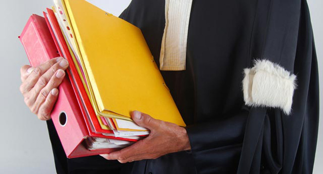 AFFAIRE DU S.G. DE LA COUR DE MOSTAGANEM ET SA COMPLICE