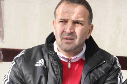 خزار يطالب لاعبيه بانتفاضة في بجاية