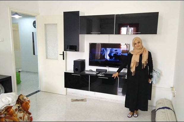 La jeune Hayat retrouve le sourire