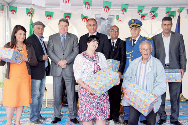 و يكرّم عدد من صحفيي ولاية وهران