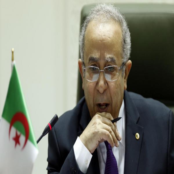 Lamamra s'entreteint avec le nouvel ambassadeur d'Ouganda en Algérie