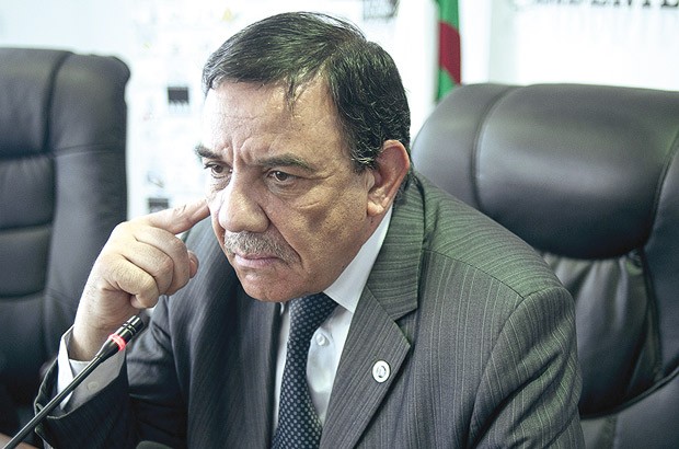 La France derrière la crise de l'Algérie