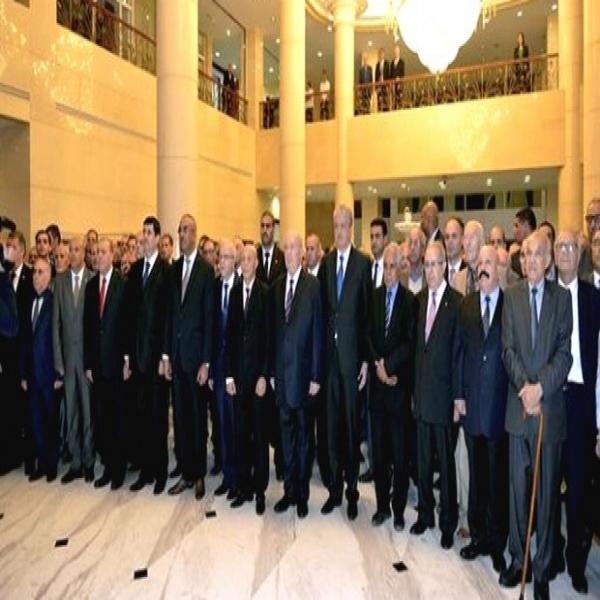 Ahmed Gaïd Salah préside une cérémonie à l'occasion du 61e anniversaire de la Révolution