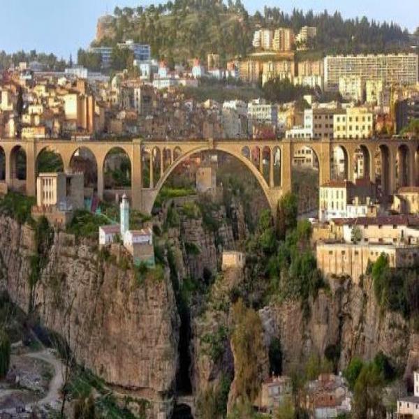 Seize mines découvertes et détruites à Constantine