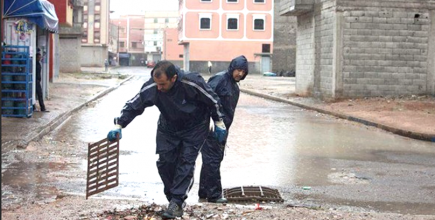 10 دقائق من الأمطار و500 ألف طن من الأوحال كفيلة بإغراق العاصمة في سيول جارفة