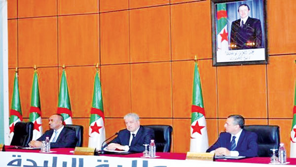 عبد المالك سلال يعاين ويدشن عدة مرافق إقتصادية واجتماعية بالبليدة ويؤكد أن الحكومة في الميدان لمتابعة البرامج التنموية