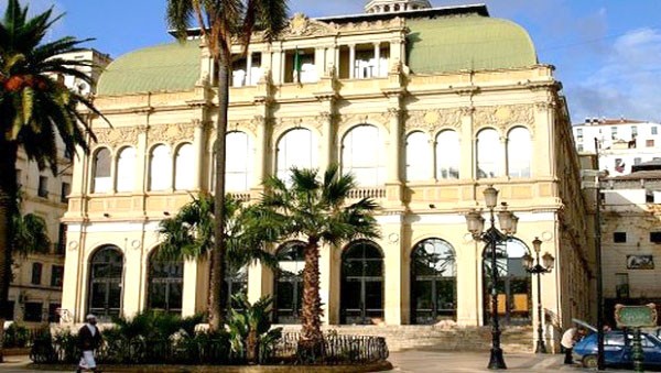 Une dizaine de pièces au programme