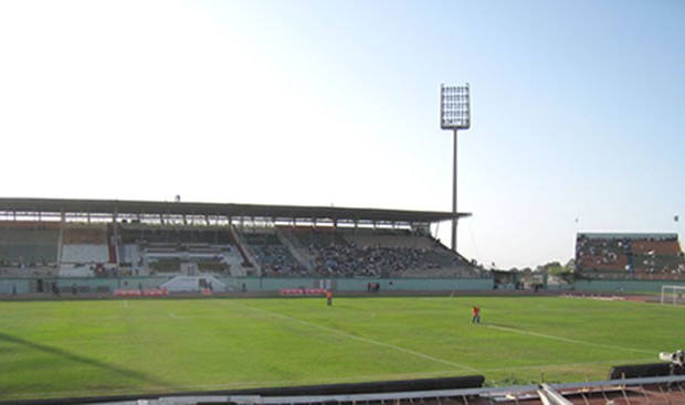 Une pelouse en bon état... juste pour les Verts