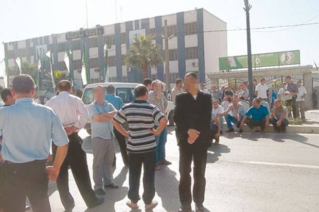 Chauffeurs de taxi, souscripteurs à l'AADL et travailleurs du CFPA protestent