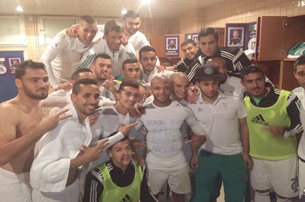 Les internationaux fêtent la victoire sur twitter