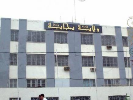 والي بجاية ينتفض