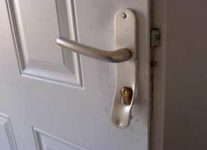 السطو على منزل برأس الوادي بالبرج في وضح النهار