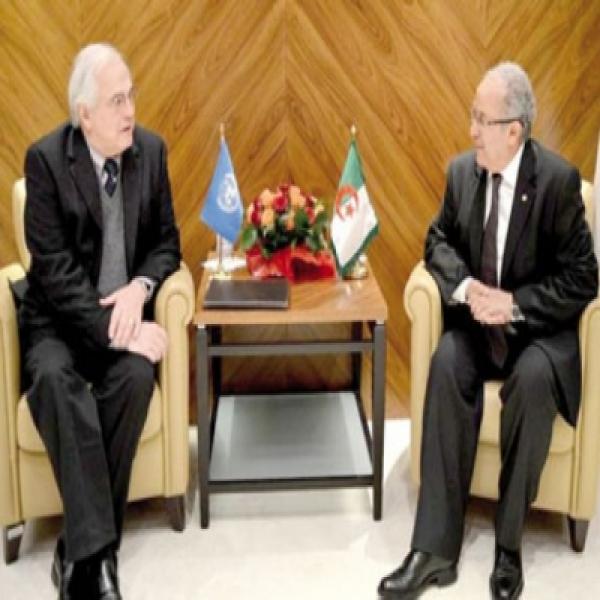 Lamamra s'entretient avec Christopher Ross à Alger