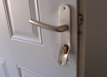 السطو على منزل برأس الوادي بالبرج في وضح النهار