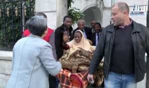 حراڤة  إفريقية تضع مولودها داخل حافلة في طريقها إلى تمنراست!