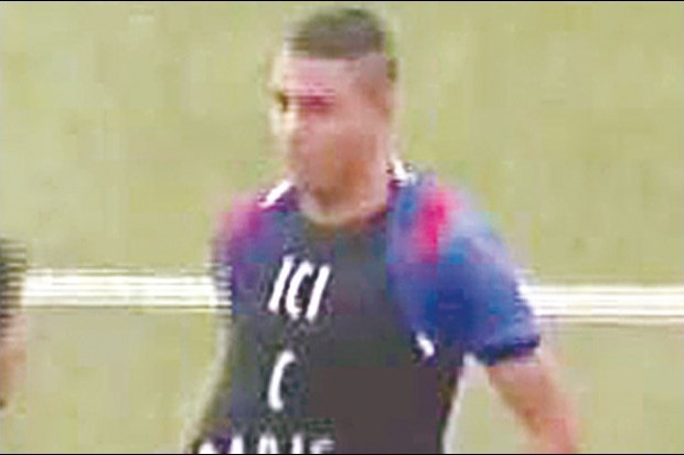 Suspendu pour avoir soutenu les victimes des attentats de Paris !