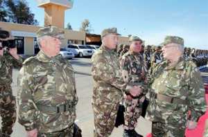 الفريق قايد صالح يعاين المنظومات الدفاعية بالناحية العسكرية الثالثة ببشار