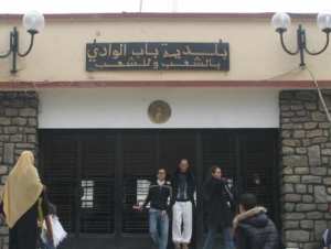 انتفاضة شعبية بباب الوادي و تطويق امني عقب الإعلان عن تقليص الحصة السكنية