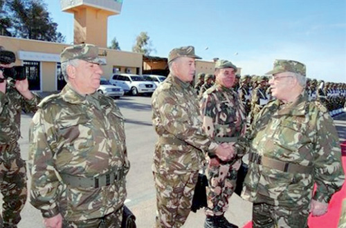 الفريق قايد صالح يعاين المنظومات الدفاعية بالناحية العسكرية الثالثة ببشار