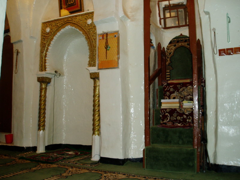 مخرب باب مسجد بتيارت في قبضة الأمن