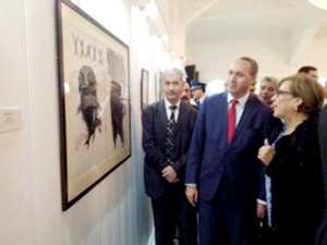 عز الدين ميهوبي يشرف على مراسم افتتاح الأيام التكريمية لمحمد ايسياخم بغليزان