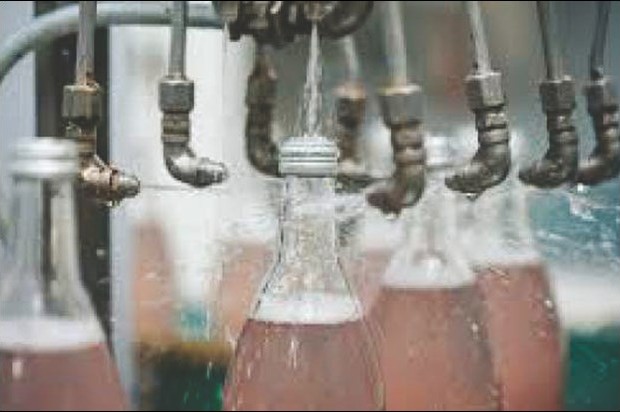 Des produits périmés pour la fabrication d'eau gazeuse et de jus