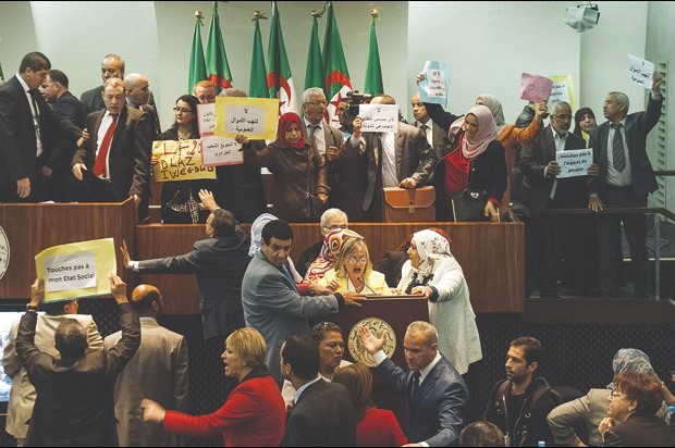 L'opposition parlementaire s'organise