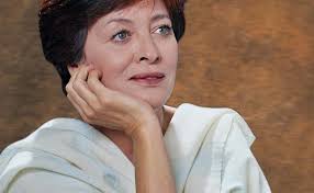 Portrait de la chanteuse Chaouie Houria Aîchi