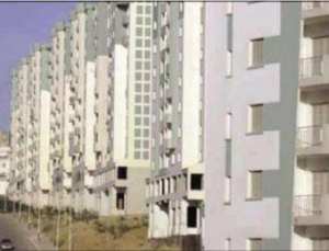 المقصيون من قائمة 62 وحدة سكنية بغليزان يغلقون مقر البلدية