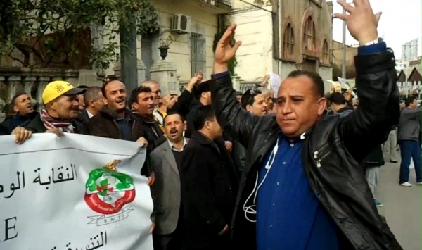 الشرطة توقف أكثر من 300 مساعد تربية أمام مقر الوزارة بالعاصمة