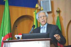 Mouloud Hamrouche à Batna