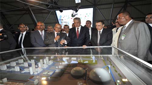 Le Premier ministre visite les sites des deux futures cimenteries