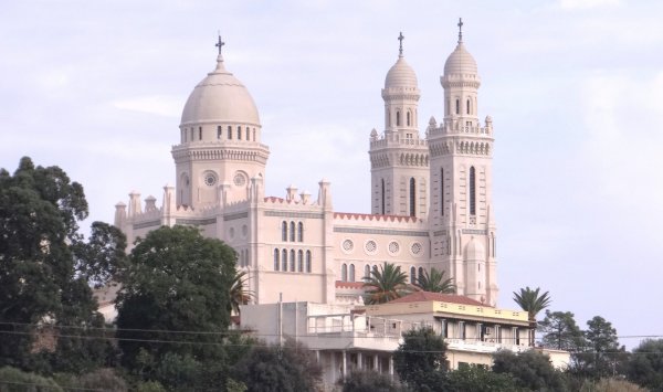 اجتماع لمجلس الأمن المحلي والتحقيق مع عشرات المواطنين بعنابة