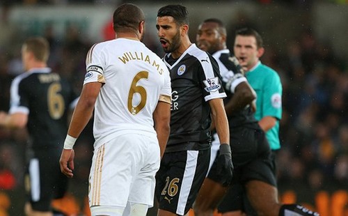 محرز يفلت من عقاب الاتحاد الإنجليزي بعد شجاره مع لاعب سوانزي