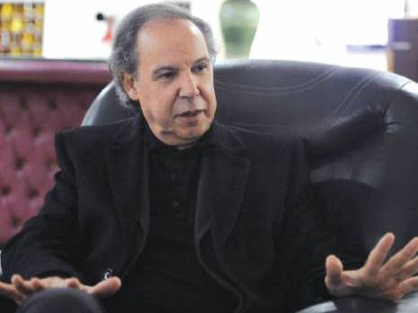 «J'invite ses détracteurs à un minimum de retenue»