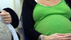 انتهازيون يدخلون سوق الأدوية ويتاجرون بصحة المرضى في ظل الندرة              الحوامل تحت رحمة مافيا الدواء بسبب احتكارها للقاح “أنتي دي”