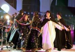 وسط سخط الجمعيات والمواطنين جراء سوء التنظيم               اختتام فعاليات الطبعة السابعة للمهرجان الثقافي الدولي للرقص الشعبي بسيدي بلعباس