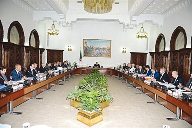 QUAND LE GOUVERNEMENT CAFOUILLE