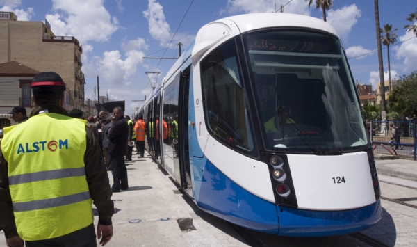 يحدث في الجزائر .. مباراة في كرة القدم توقف 'الترامواي