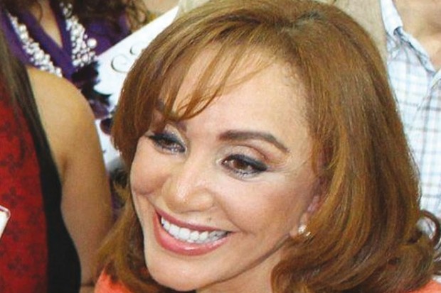 Ahlam Mosteghanemi, lauréate du prix de la Femme arabe