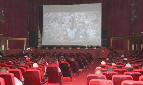 نحو إنجاز قاعتين للعرض السينمائي بقسنطينة